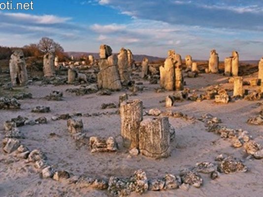 Легенда за Побитите камъни