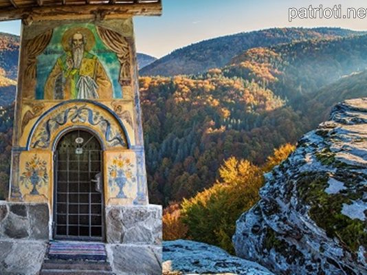 Осем параклиса в село Дедово поддържали духа на българщината