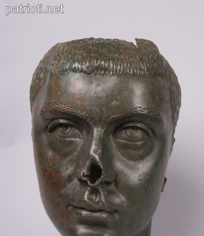 Бронзовата глава на император Гордиан III, открита в коритото на река Янтра