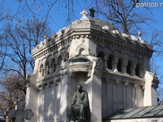 Гробницата на братя Евлоги и Христо Георгиеви в Букурещ