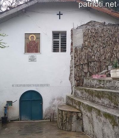 Извор с лечебна вода привлича хора от цяла България край хасковското село Тракиец