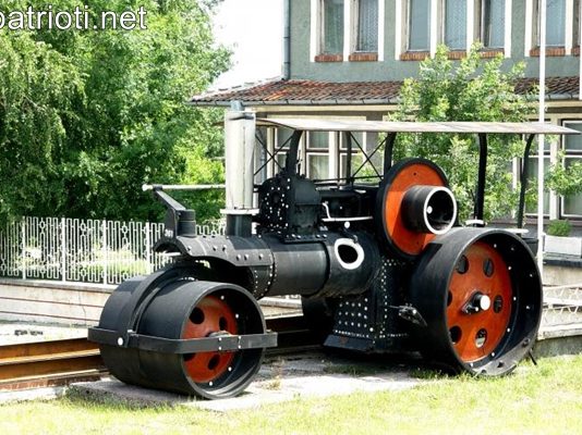 Експонат на парен валяк – една от забележителностите на Луковит