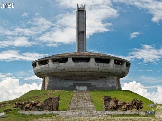 Паметникът на Бузлуджа